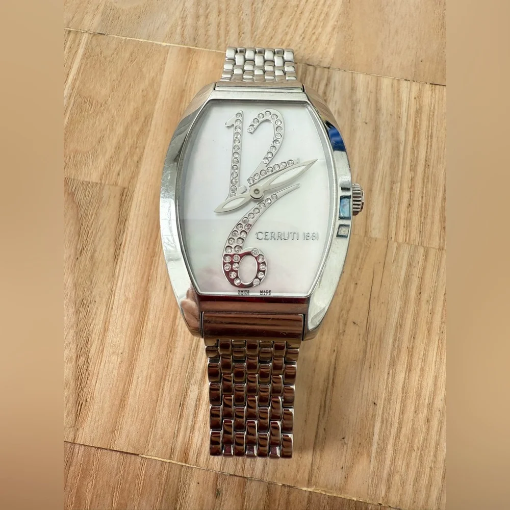 Cerruti 1881 ladies 67232 barrel shaped stainless steel swiss watch NEW BATTERY